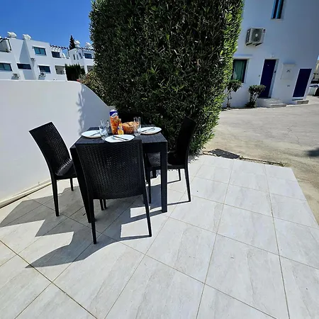 Marina Gardens, Delightful 2 Bedroom פאפוס