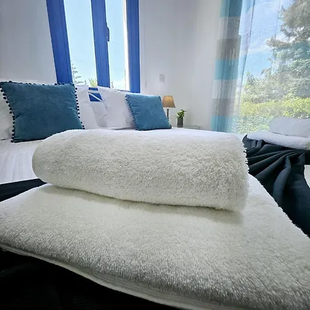 Marina Gardens, Delightful 2 Bedroom דירה