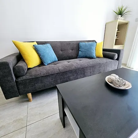 דירה Marina Gardens, Delightful 2 Bedroom פאפוס