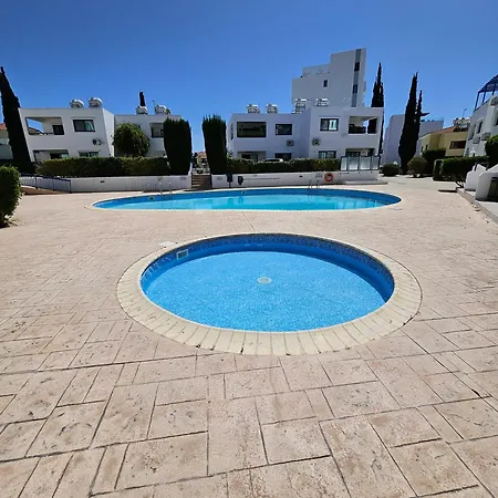 Marina Gardens, Delightful 2 Bedroom פאפוס