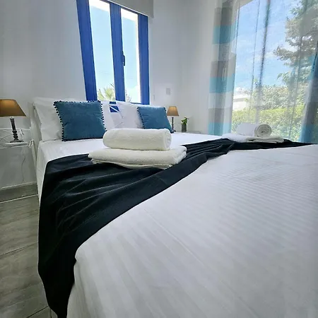 Marina Gardens, Delightful 2 Bedroom *