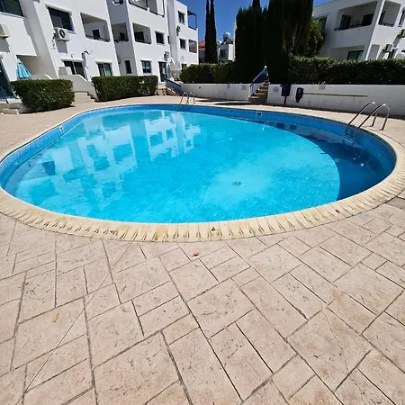 Marina Gardens, Delightful 2 Bedroom