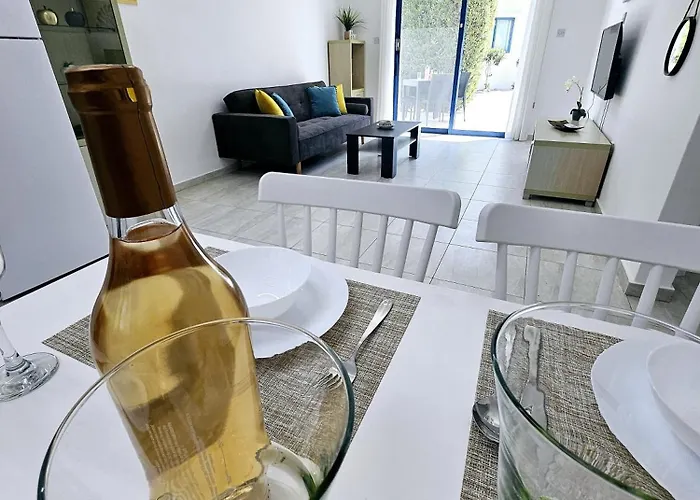 Marina Gardens, Delightful 2 Bedroom アパート パ フォス