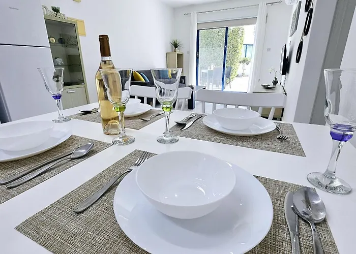 Apartmán Marina Gardens, Delightful 2 Bedroom Paphos