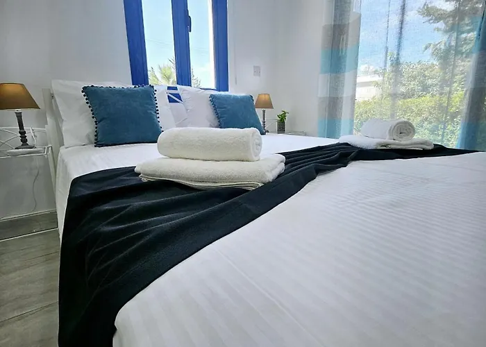 Marina Gardens, Delightful 2 Bedroom *