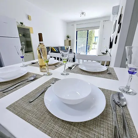 Apartmán Marina Gardens, Delightful 2 Bedroom Paphos